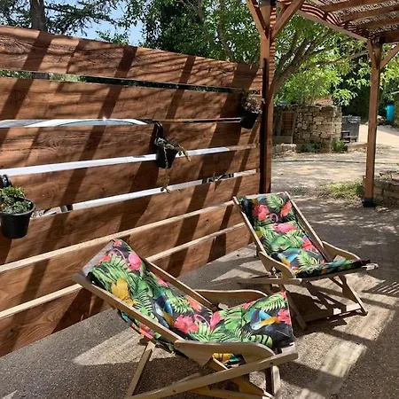 De La Pouzolle Bed & Breakfast