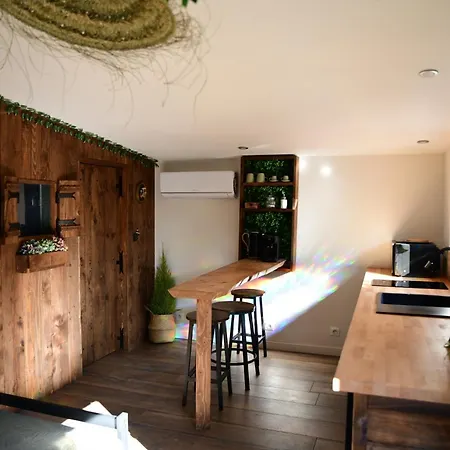 De La Pouzolle Bed & Breakfast