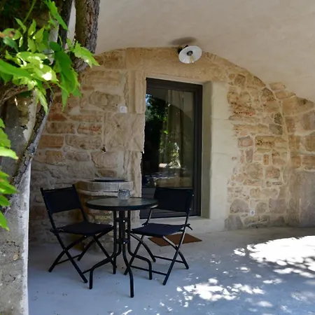 De La Pouzolle Bed & Breakfast
