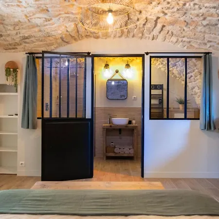 De La Pouzolle Bed & Breakfast 3*
