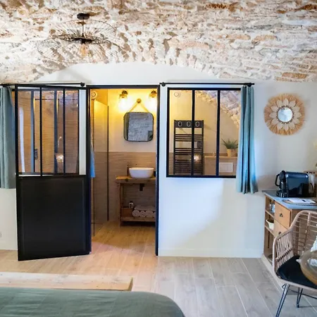De La Pouzolle Bed & Breakfast Le Garn