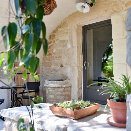 Bed & Breakfast De La Pouzolle Le Garn